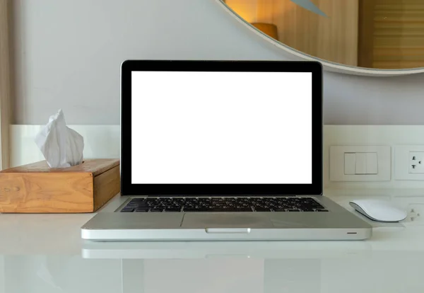 Computer Laptop Mock Mouse White Blank Screen Advertising Text Table —  Fotos de Stock