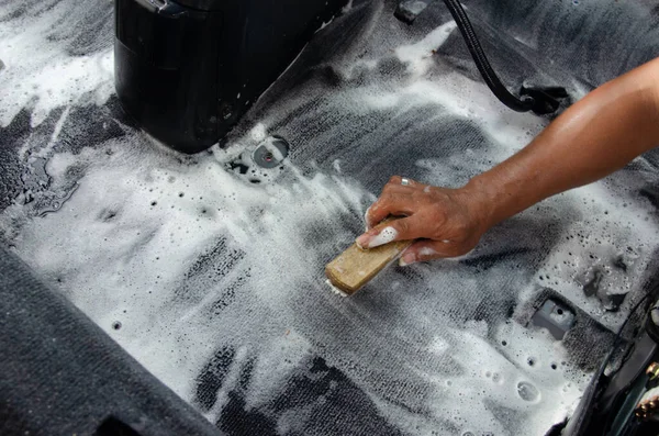 Πλύνετε Χαλί Του Αυτοκινήτου Λεπτομέρεια Για Εσωτερικό Του Σύγχρονου Αυτοκινήτου — Φωτογραφία Αρχείου