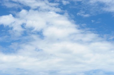 bulutlar ve gökyüzü