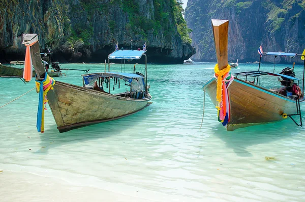 Андаманское море и лодка — стоковое фото