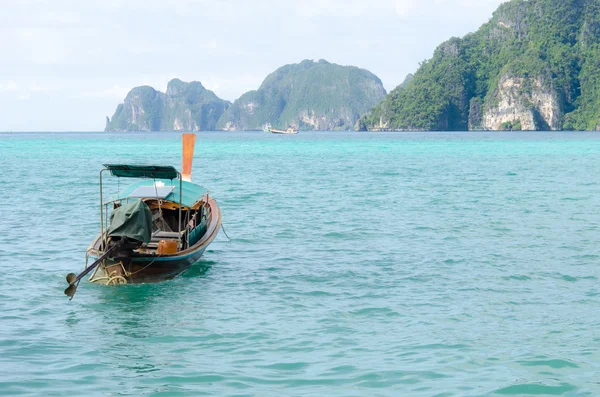 Andaman Sea and boat — Stock Photo, Image