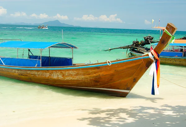 Андаманське море та човен — стокове фото