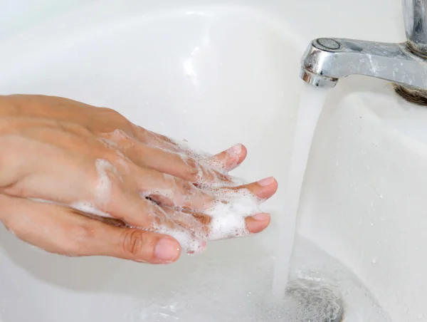 Se laver les mains — Photo