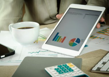 iş adamı tablet