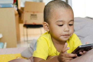 Çocuklar akıllı telefonlar