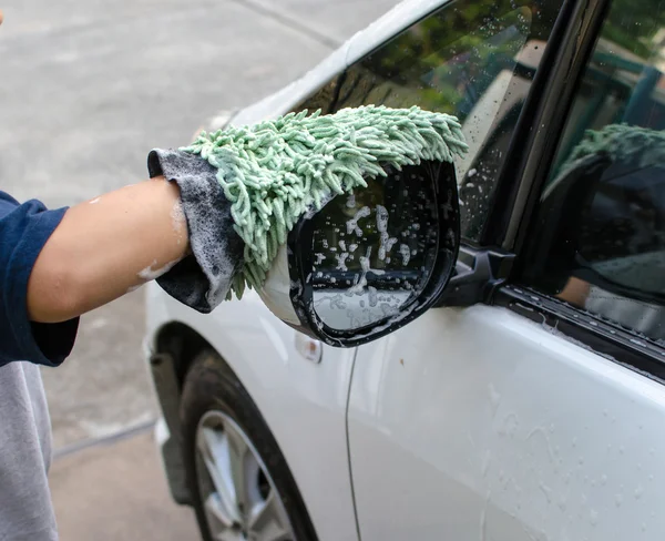 Πλένουν ένα αυτοκίνητο — Φωτογραφία Αρχείου