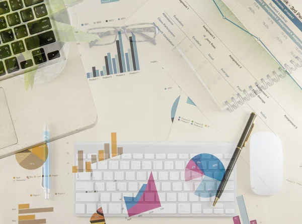 Business koncept tangentbord och bok — Stockfoto