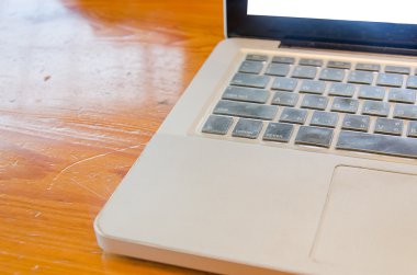 masa üstünde bilgisayar