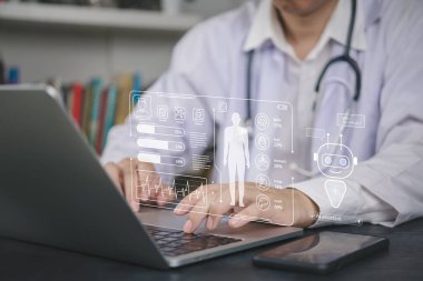 Teletıp, doktor incelemeleri, yapay zeka ile ilgili sağlık verileri, akıllı telefonun yanında, hastane ofisinde sonuçları arttırmak için holografik arayüzün yanında. konsept AİHM, karar desteği, akıllı hastane.