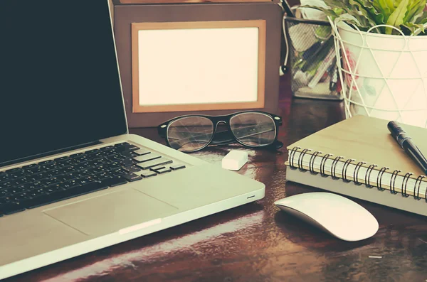 Computer laptop vintage — Stockfoto