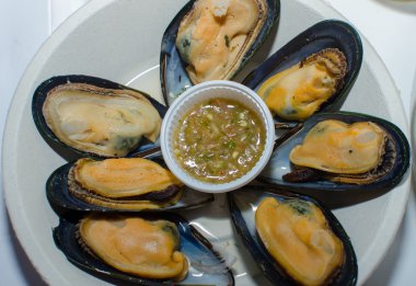 Pişmiş yeşil midye