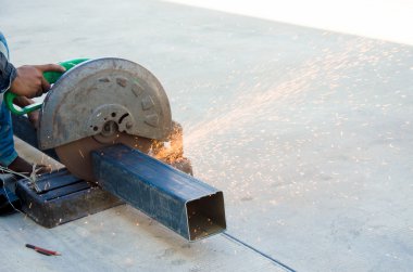 Çelik kesme makinesi