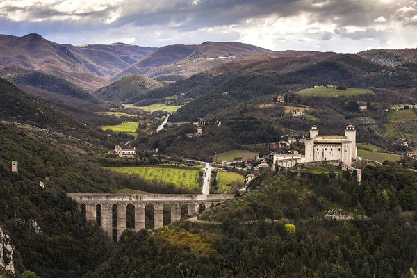 Rocca Albornoziana e Ponte delle Torri — Zdjęcie stockowe