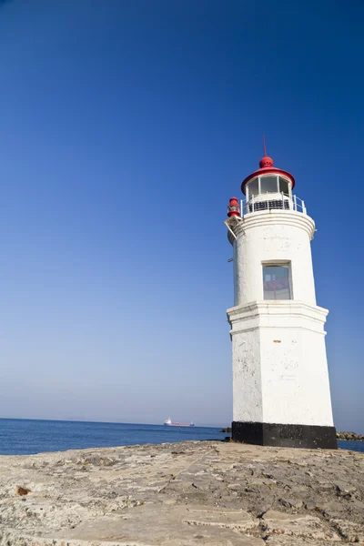 Lighthouse on the coast — Stock Photo, Image