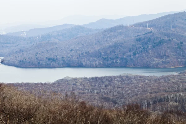 O lago nas montanhas — Fotografia de Stock