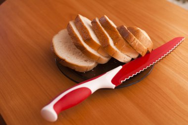 Bir tablo üzerinde bıçaklar