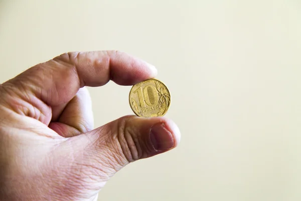 Monedas en una mano —  Fotos de Stock