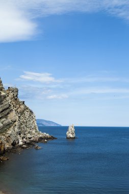 Deniz kenarındaki dağlar