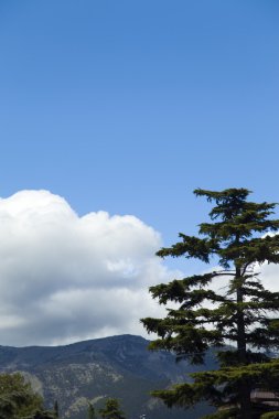 bulutlar dağlar üzerinde
