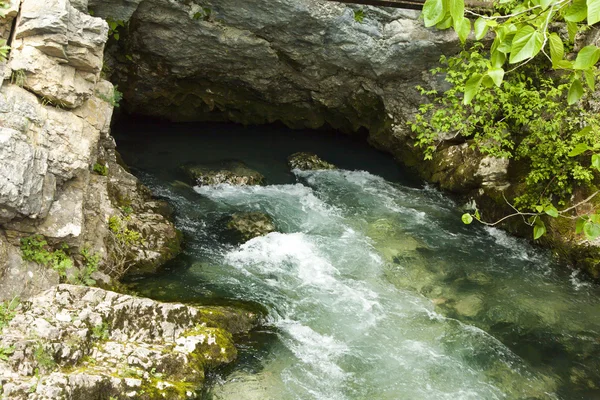 Río de montaña — Foto de Stock