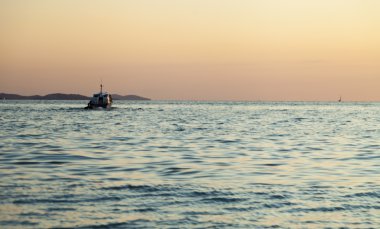 gün batımında denize