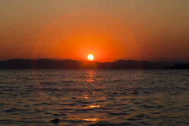 gün batımında denize