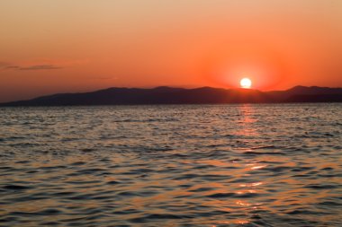 gün batımında denize