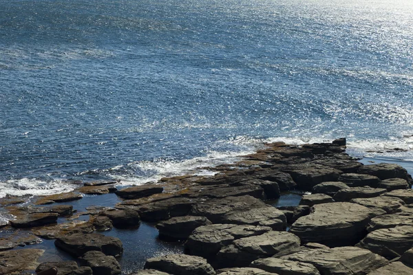 Felsen und Meer — Stockfoto