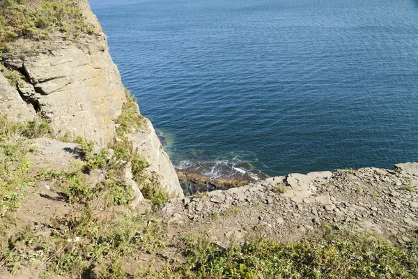 Kayalar ve deniz — Stok fotoğraf