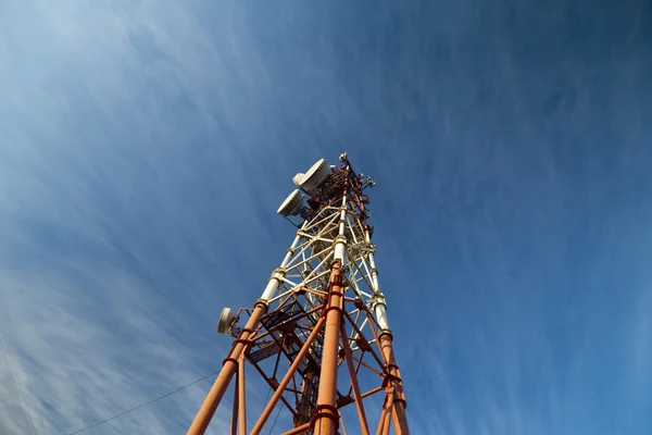 Vysoké komunikační věž — Stock fotografie