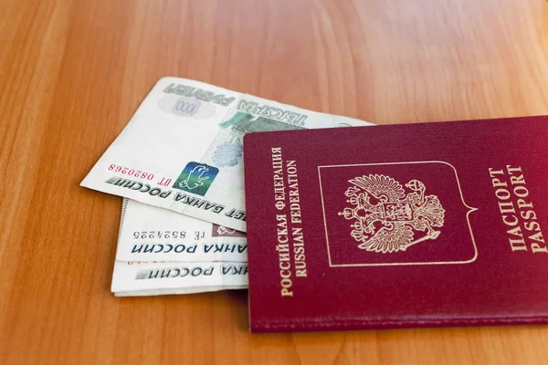 Paspoorten op een tafel — Stockfoto
