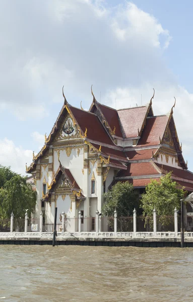 Beautiful Buddhist temple — Stock Photo, Image