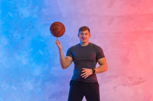 Basketball Player Balancing Ball One Finger Interactive Coach Concept — Stock Photo, Image