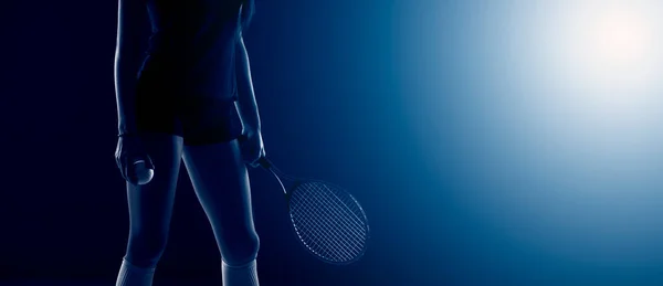 テニスの女の子は暗い背景でラケットとボールを保持します スポーツワークアウトをオンラインで行うプレーヤー スポーツとレクリエーションの概念 白黒カラーフィルター — ストック写真