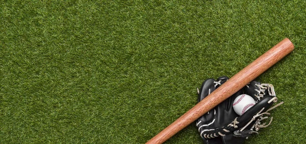 Baseballschläger Handschuh Und Ball Auf Dem Grünen Rasenplatz Hintergrund Zum — Stockfoto