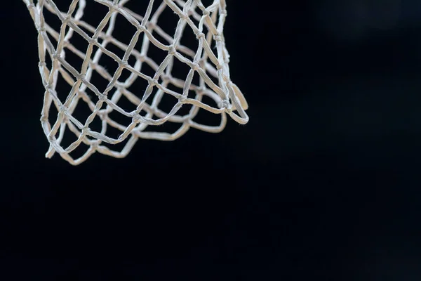 Leere Rauschende Basketballnetze Großaufnahme Vor Dunklem Hintergrund Professionelles Sportkonzept — Stockfoto