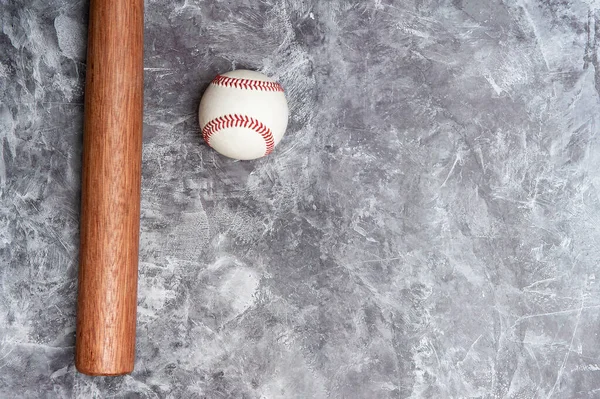 Baseballball Und Schläger Auf Grauem Hintergrund Teamsportkonzept — Stockfoto