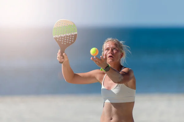 Iyoung Girl Playing Beach Tennis Sand Professional Sport Concept — 图库照片