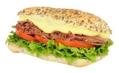 Sığır konservesi ve salata sandviç rulo