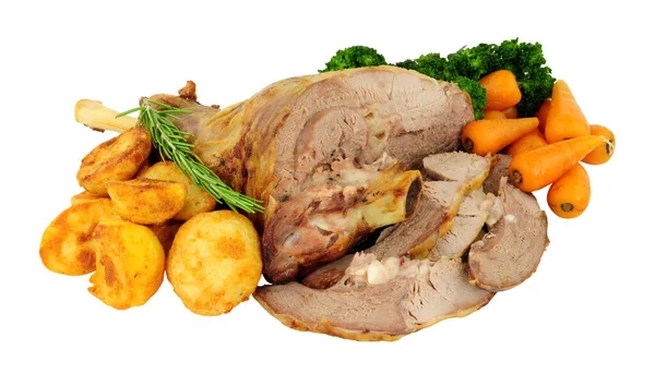 烤羊腿肉 与烤土豆 胡萝卜和西兰花一起 白色背景下分离 — 图库照片