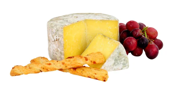 Kırmızı Üzümlü Çedar Peyniri Tekerleği Beyaz Arka Planda Izole Edilmiş — Stok fotoğraf