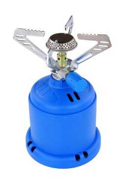 Küçük 1200 W taşınabilir gaz ocağı beyaz arka planda izole edilmiş.