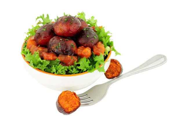 Bakso Chorizo Pedas Dengan Potongan Tomat Dan Selada Dalam Mangkuk — Stok Foto