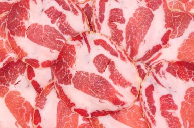 Capocollo ya da opppa geleneksel İtalyan kurutulmuş domuz eti dilimleri arka plan