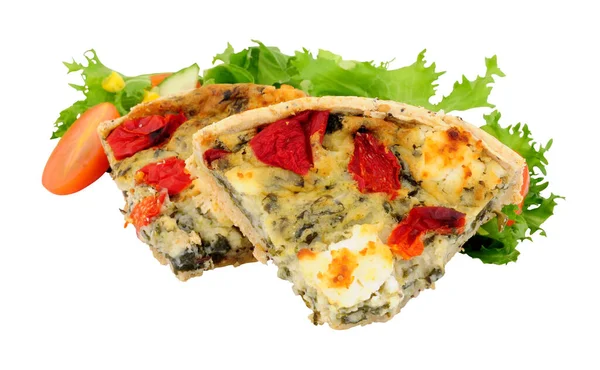 Espinafre Quiche Pimenta Vermelha Porções Com Queijo Feta Salada Fresca — Fotografia de Stock