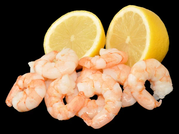 煮熟的鲜虾及柠檬 — 图库照片