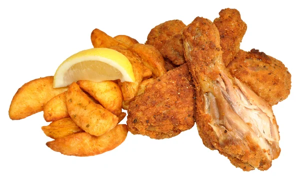 Pollo frito del sur y cuñas — Foto de Stock