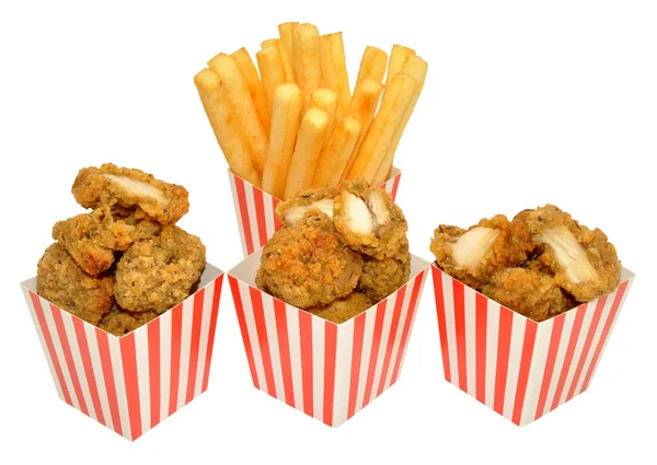 Nuggets z kurczaka i frytki — Zdjęcie stockowe