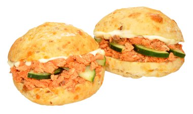 Somon ve salatalık sandviç