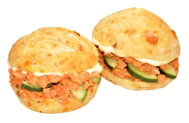 Somon ve salatalık sandviç